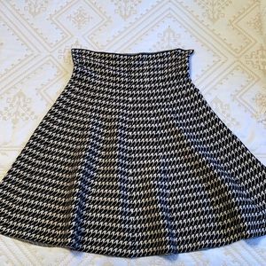 Max Studio houndstooth knit skirt